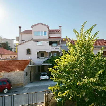 1br Premium, Terrace & Parking דירה זאדאר